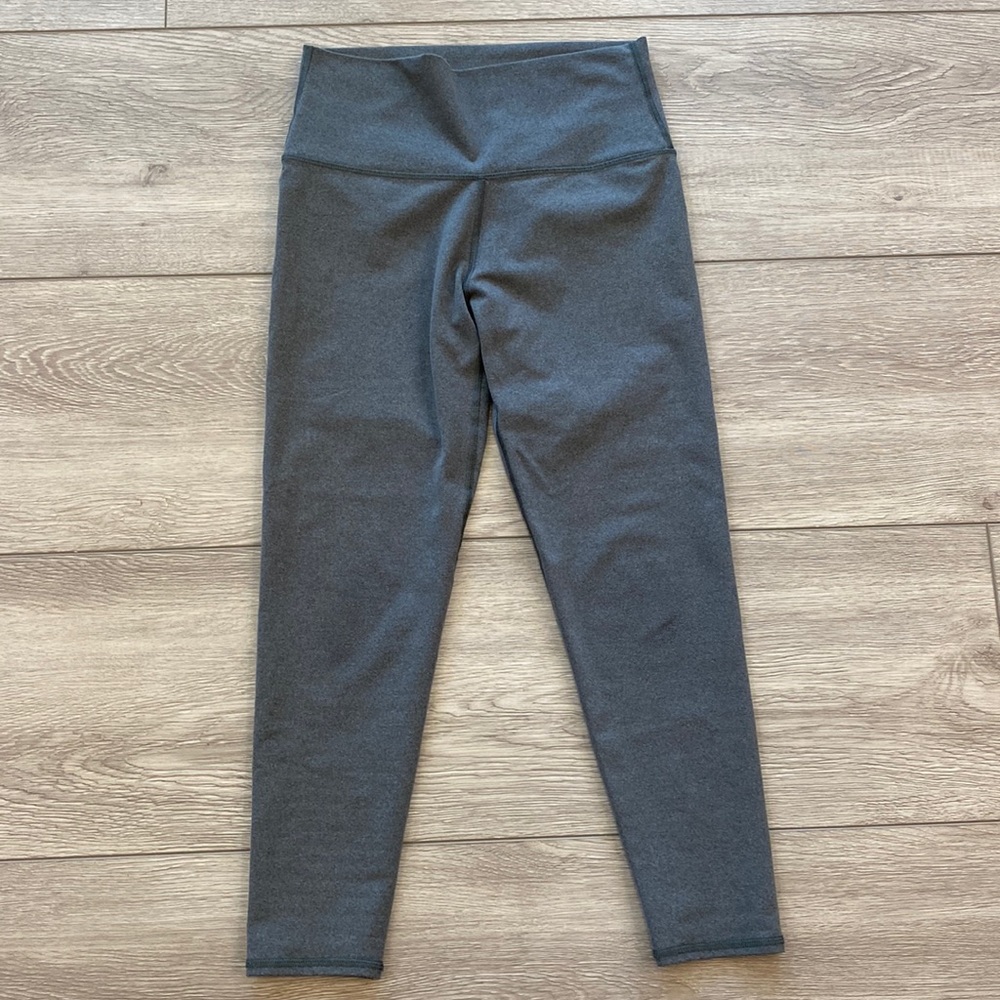 AERIE AMERICAN EAGLE AEO GRAY LEGGINGS SIZE SMALL SHORT